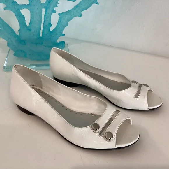 Michelle D White Patent Leather open toe slip in shoes flats Sz 6 M - Picture 8 of 13
